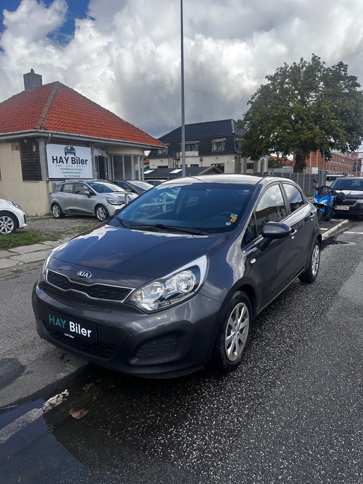 Grå Kia Rio fra 2014