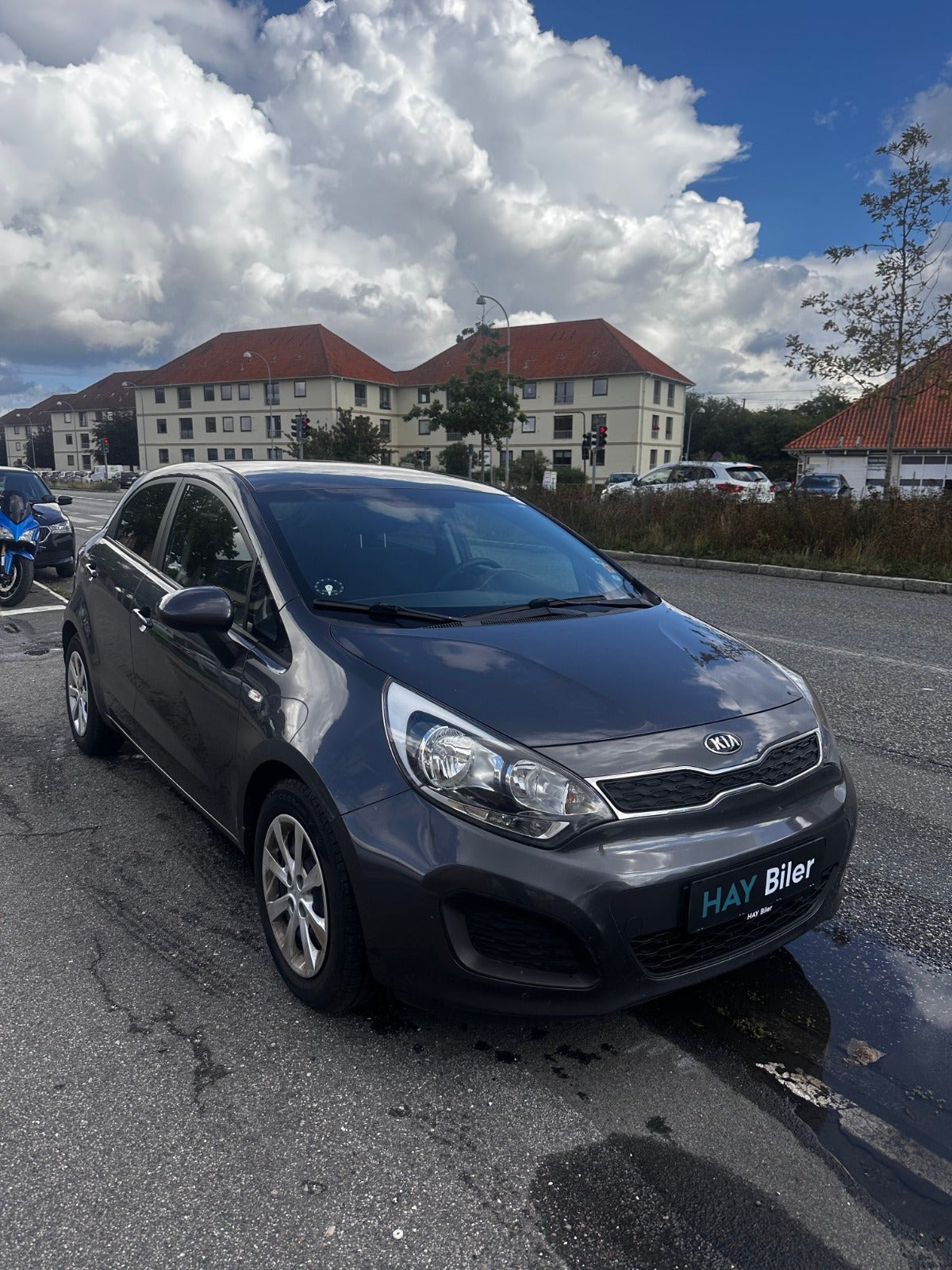 Grå Kia Rio fra 2014