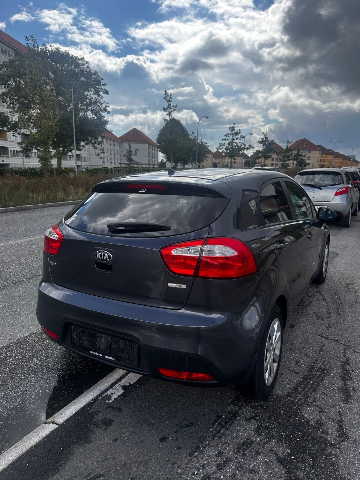 Grå Kia Rio fra 2014