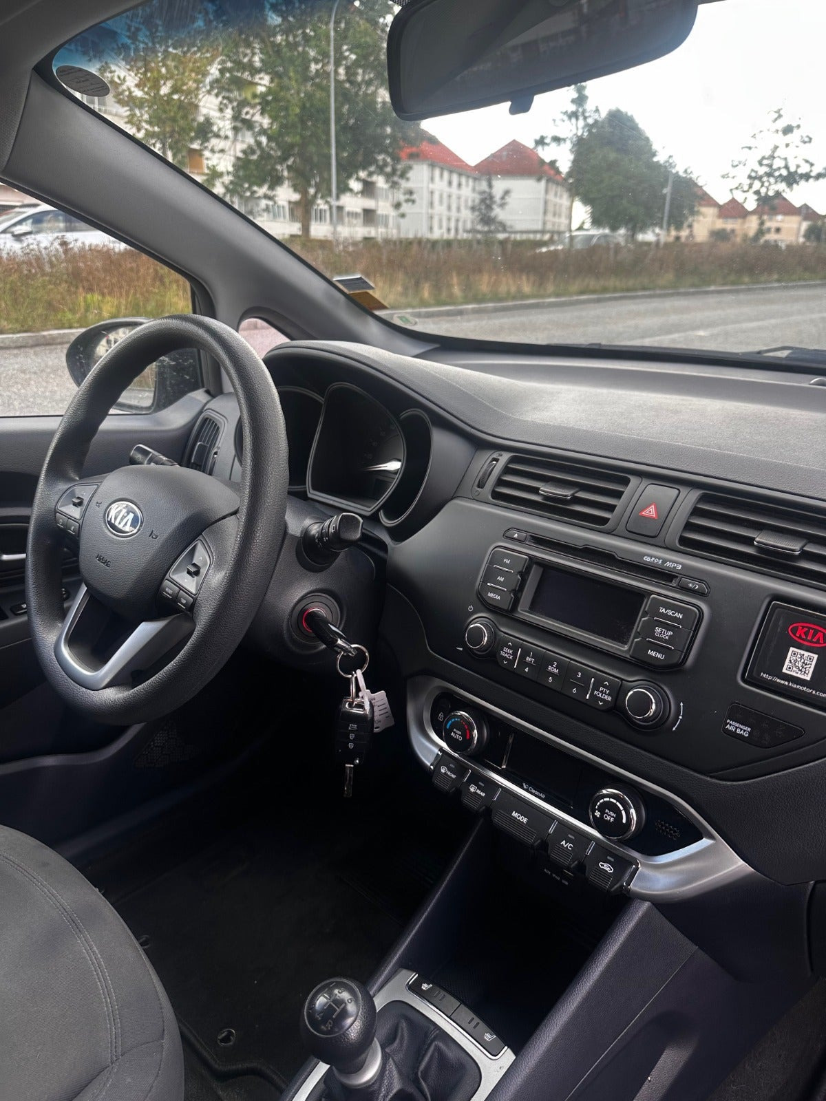 Grå Kia Rio fra 2014