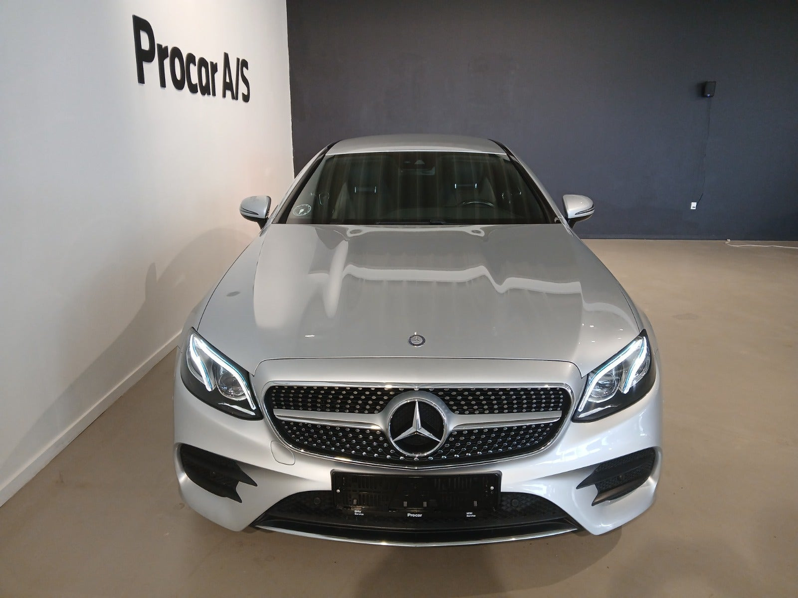 Sølv Mercedes E220 d fra 2017