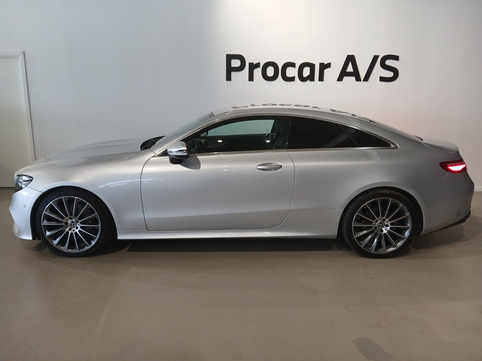 Sølv Mercedes E220 d fra 2017