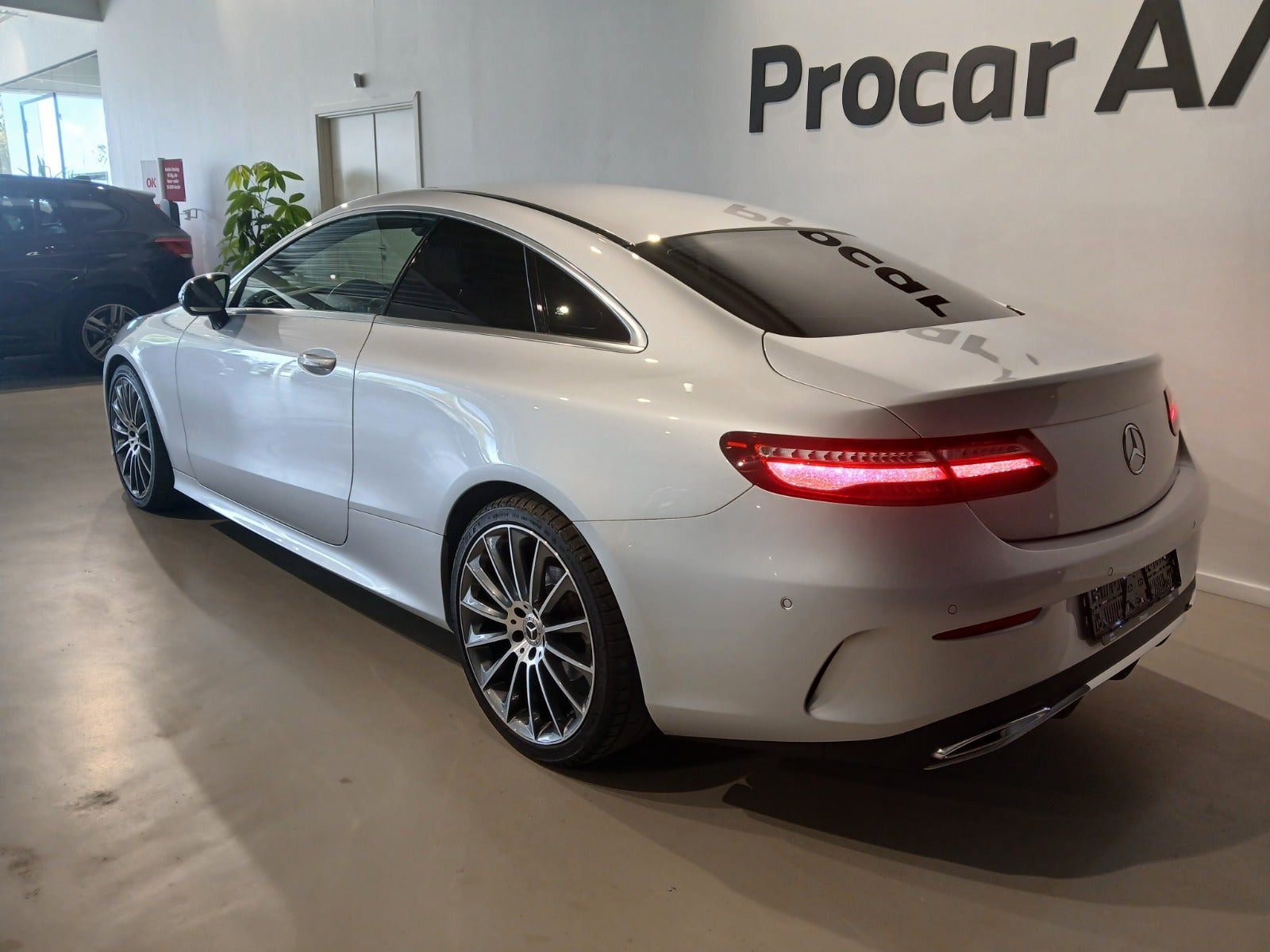 Sølv Mercedes E220 d fra 2017