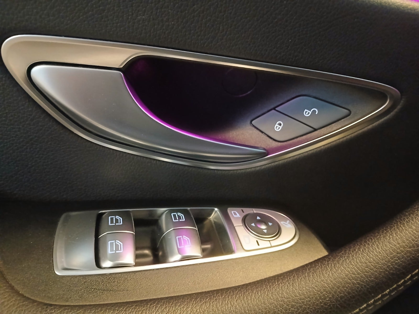 Sølv Mercedes E220 d fra 2017
