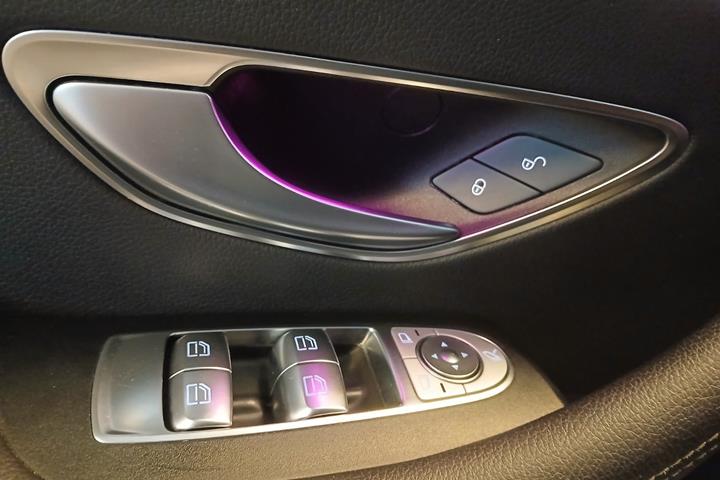 Sølv Mercedes E220 d fra 2017