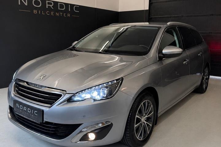 undefined Peugeot 308 fra 2017 set udefra