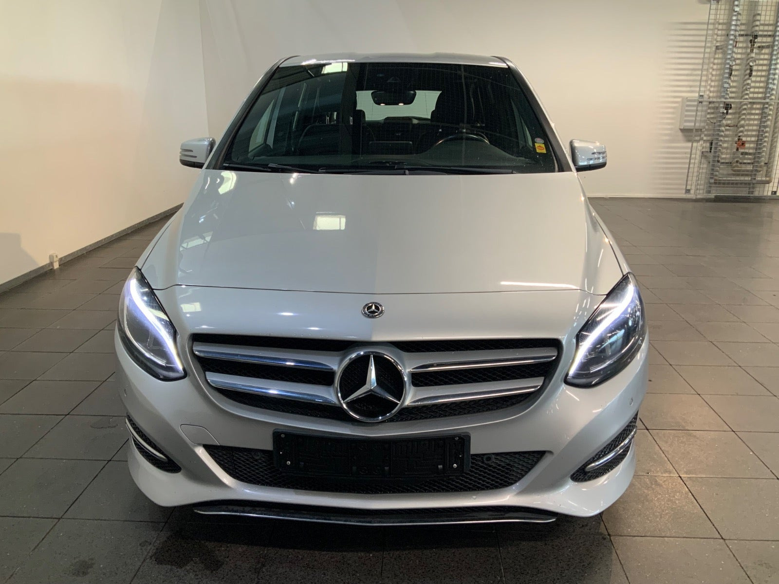 Sølv Mercedes B200 d fra 2018
