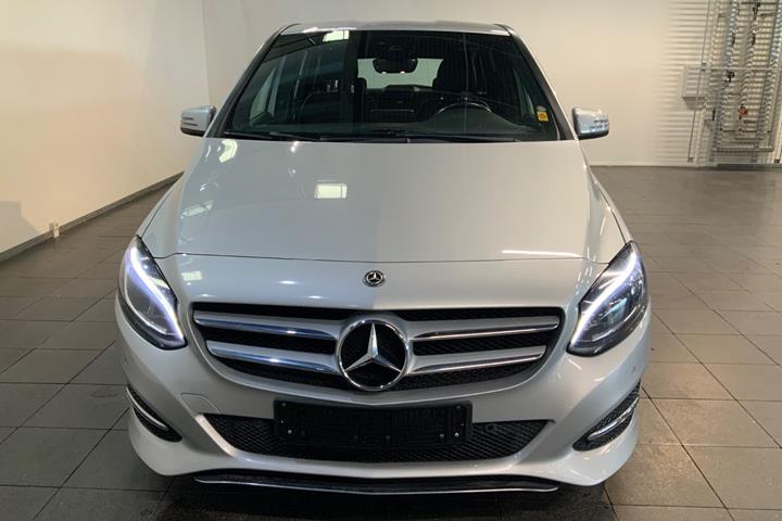 Sølv Mercedes B200 d fra 2018