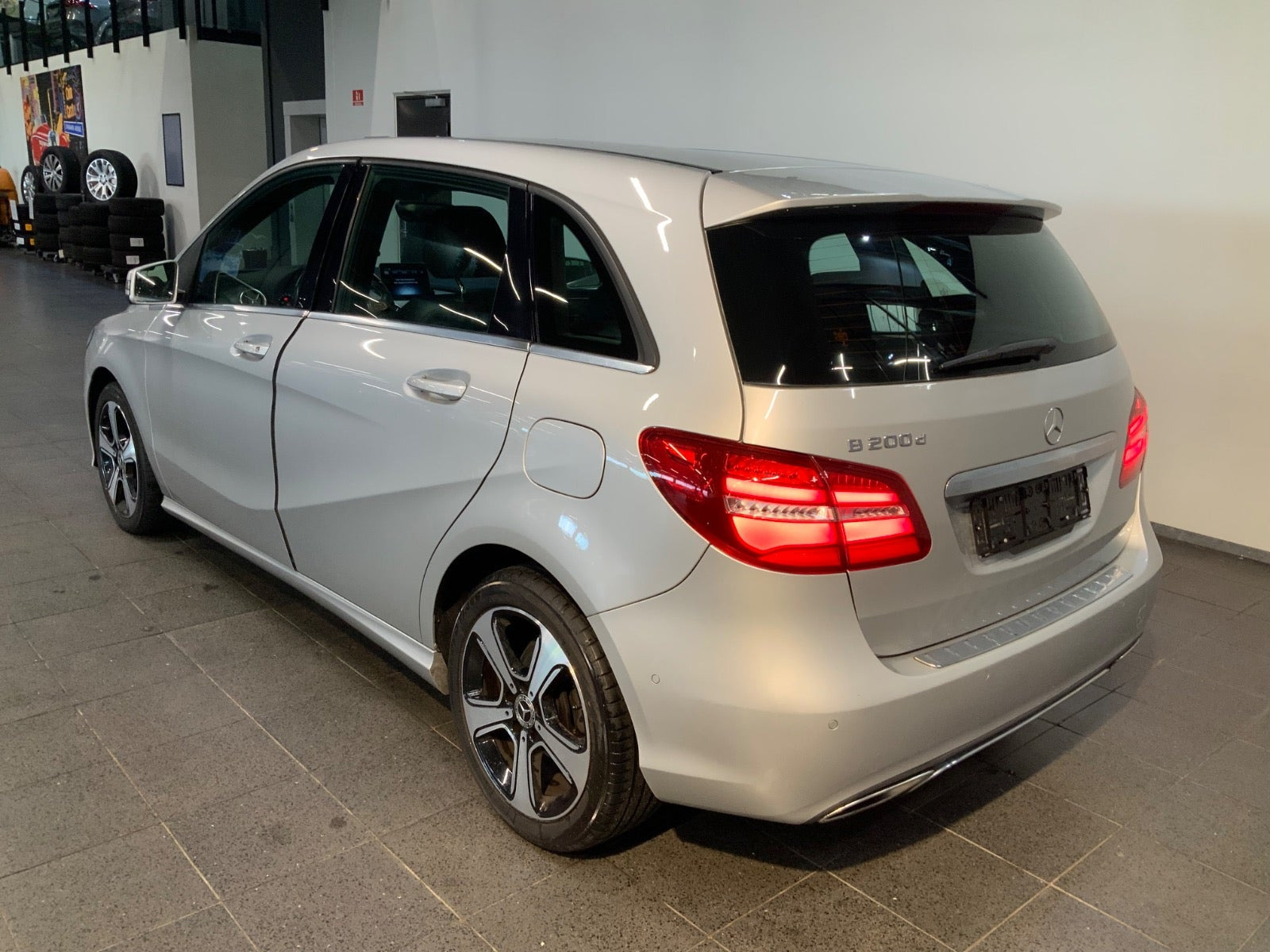 Sølv Mercedes B200 d fra 2018