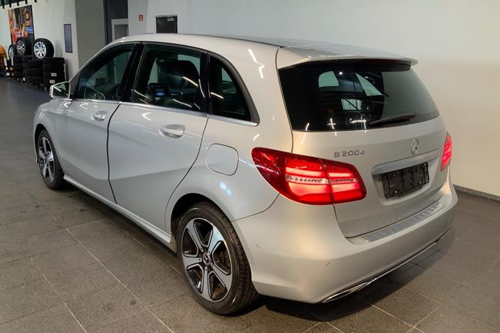 Sølv Mercedes B200 d fra 2018