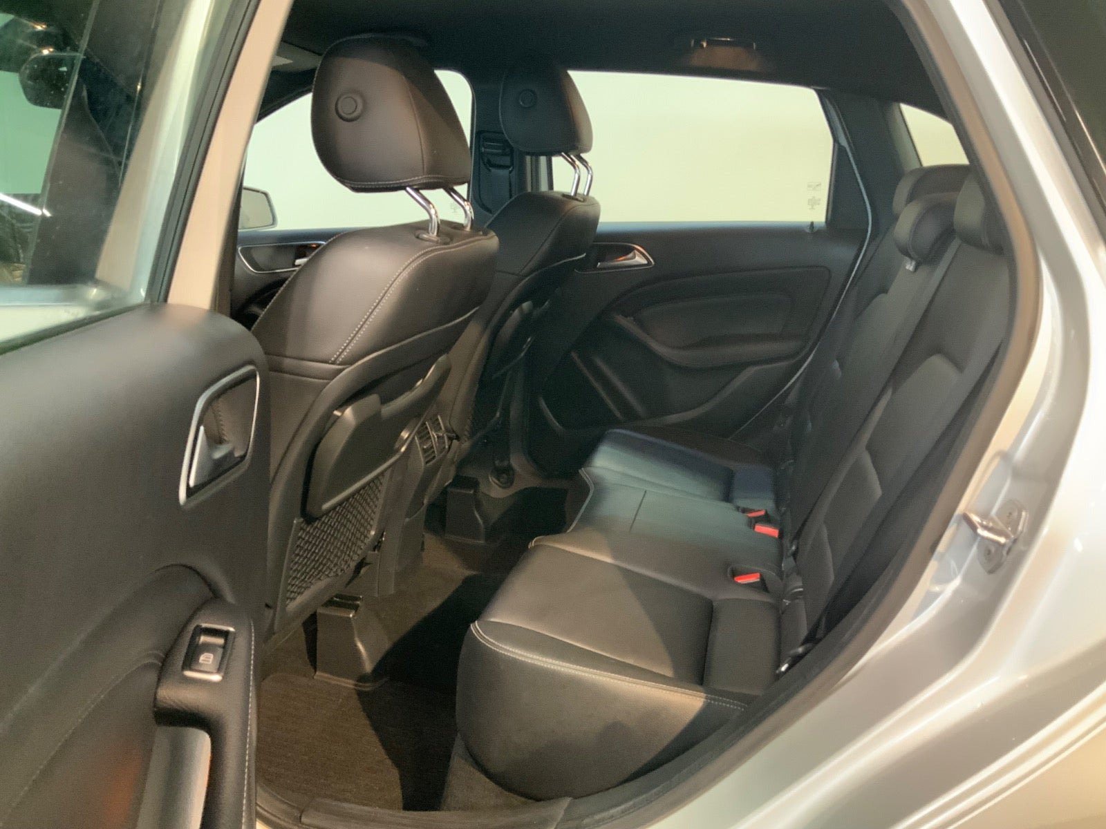 Sølv Mercedes B200 d fra 2018