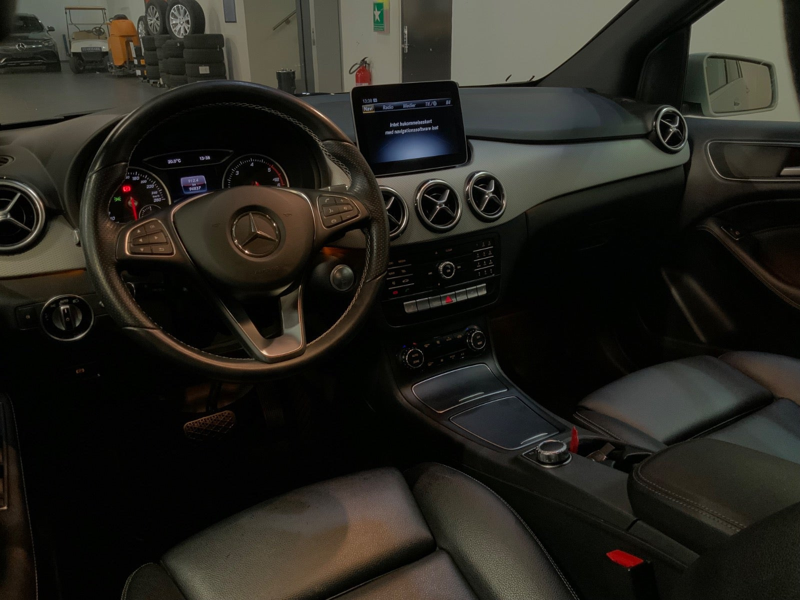 Sølv Mercedes B200 d fra 2018