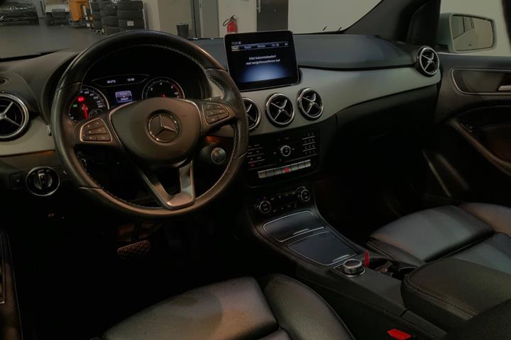 Sølv Mercedes B200 d fra 2018