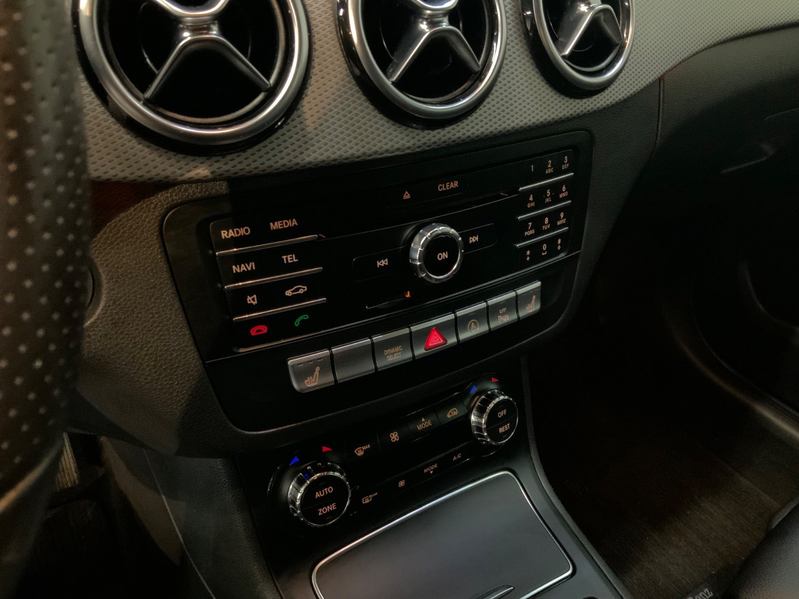 Sølv Mercedes B200 d fra 2018