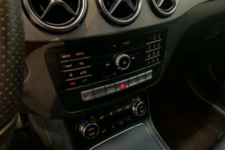Sølv Mercedes B200 d fra 2018
