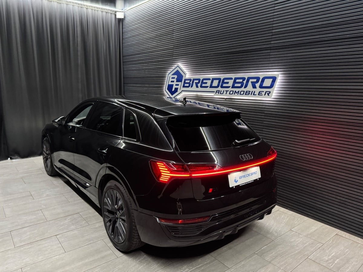 Sort Audi Q8 e-tron fra 2024