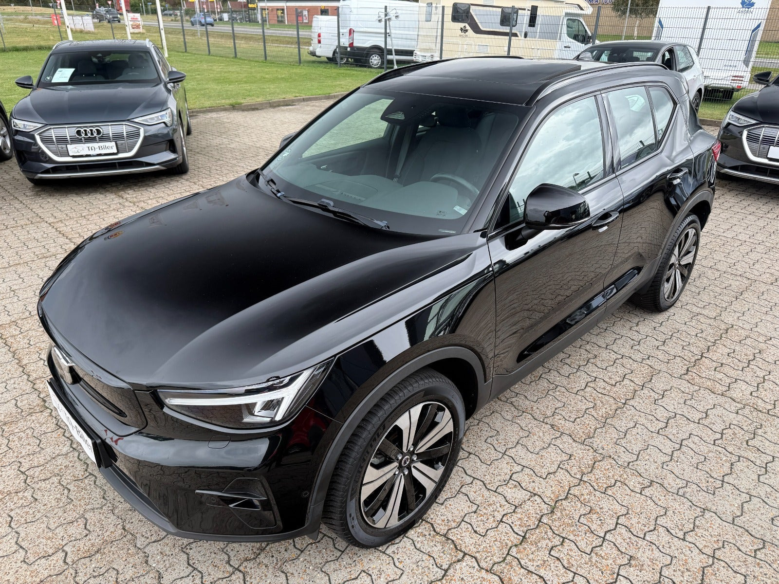 Sort Volvo XC40 fra 2023
