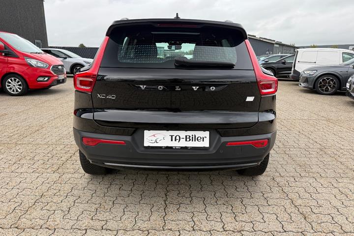 Sort Volvo XC40 fra 2023