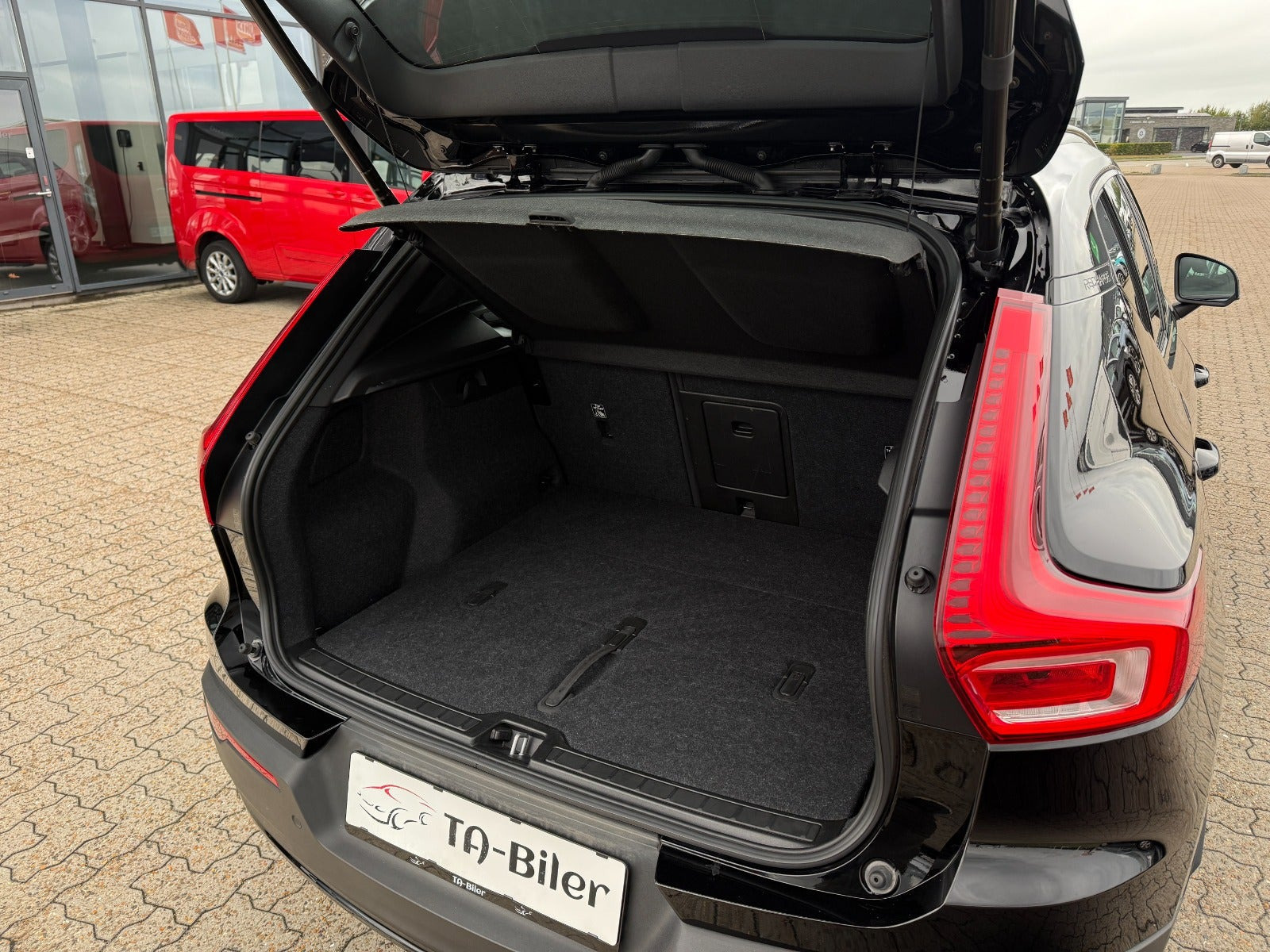 Sort Volvo XC40 fra 2023