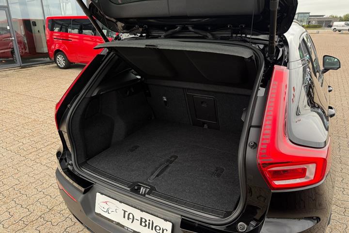 Sort Volvo XC40 fra 2023