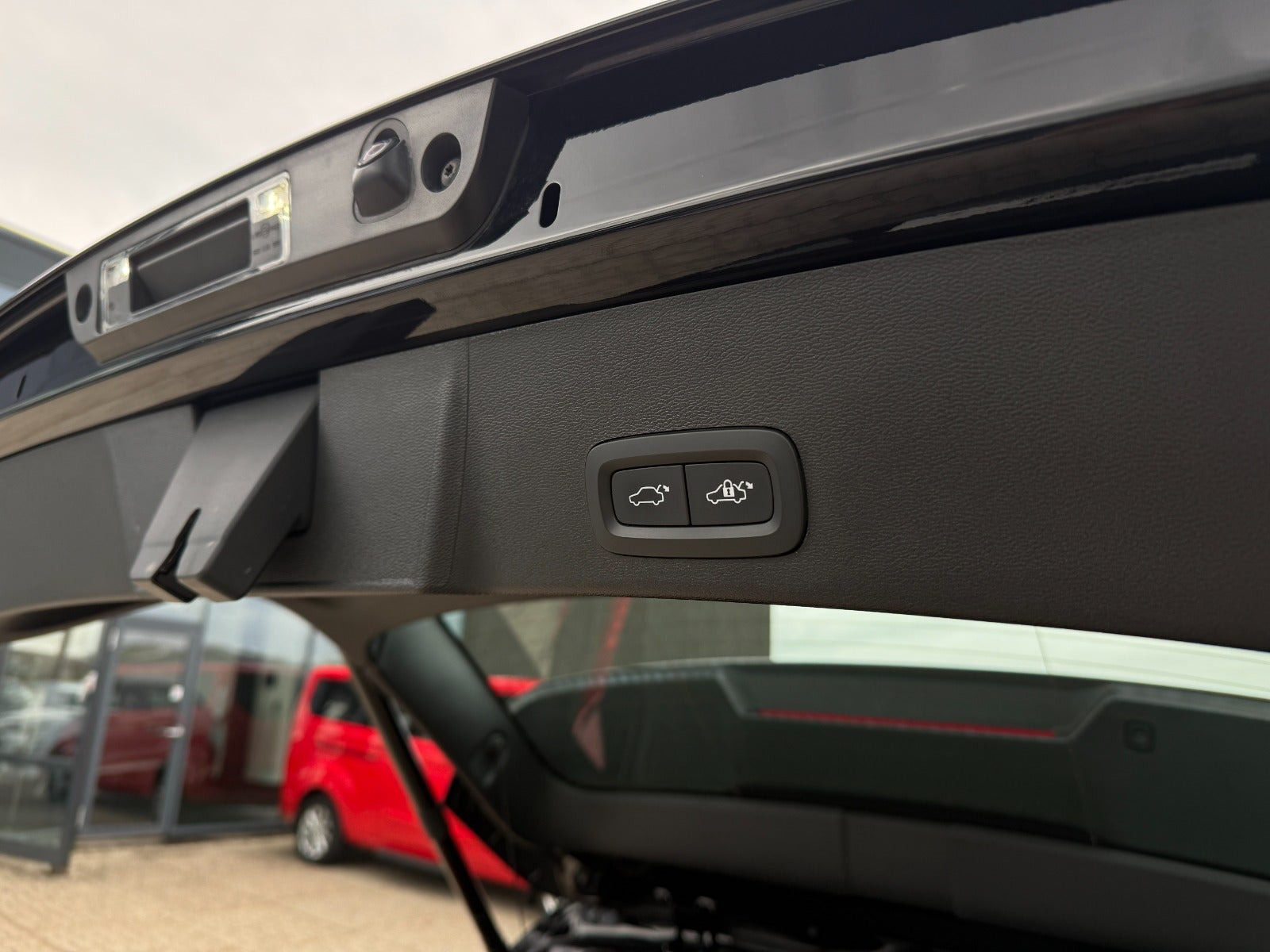 Sort Volvo XC40 fra 2023