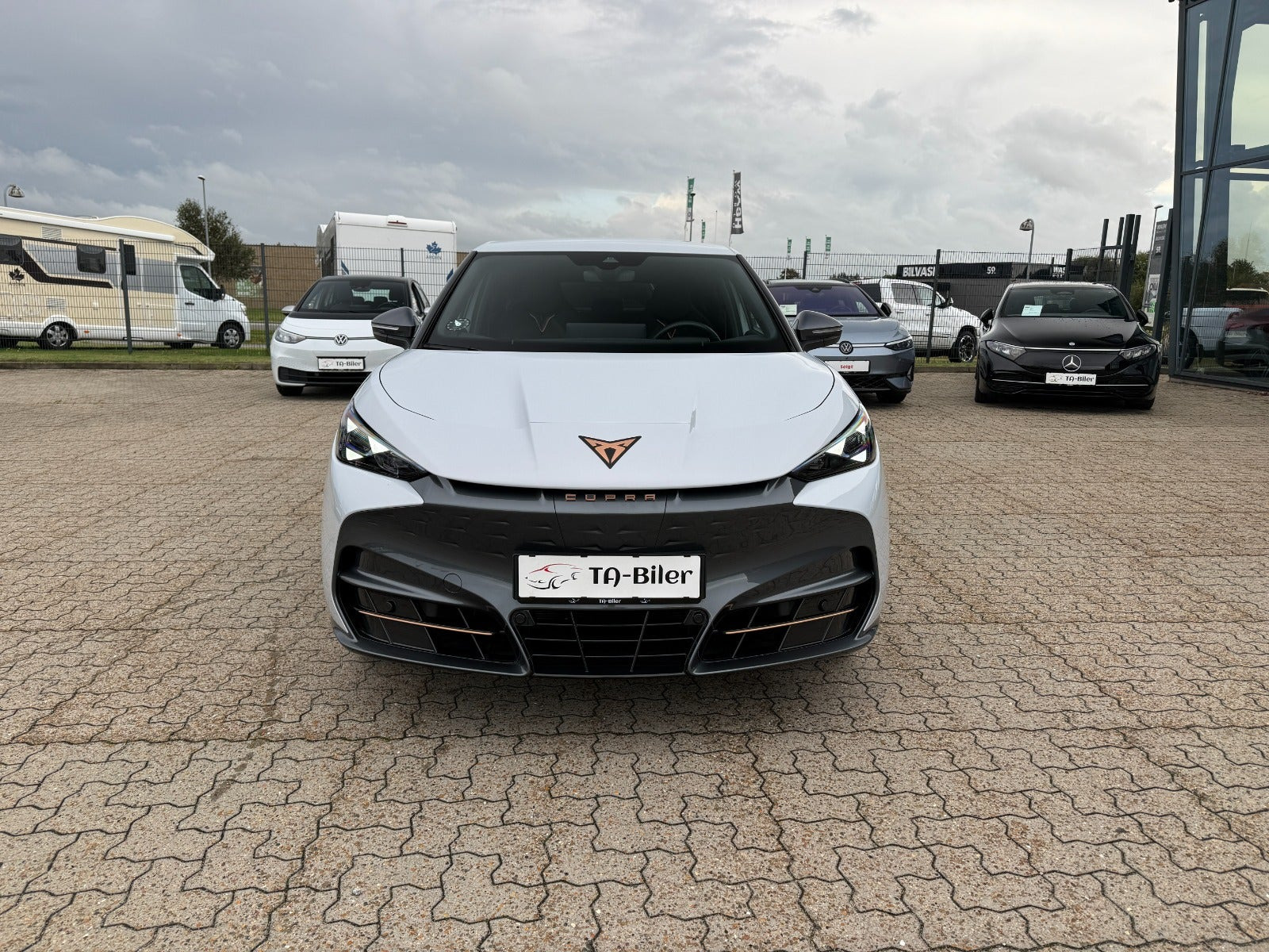 Sølv Cupra Tavascan fra 2025