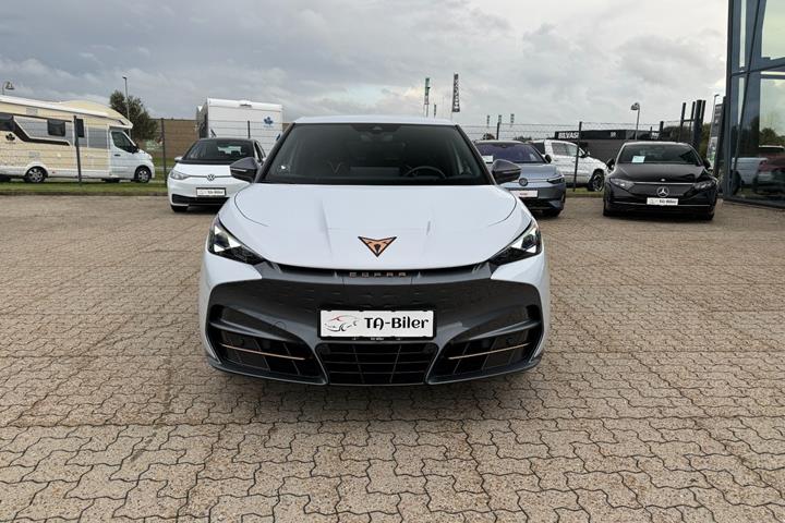 Sølv Cupra Tavascan fra 2025
