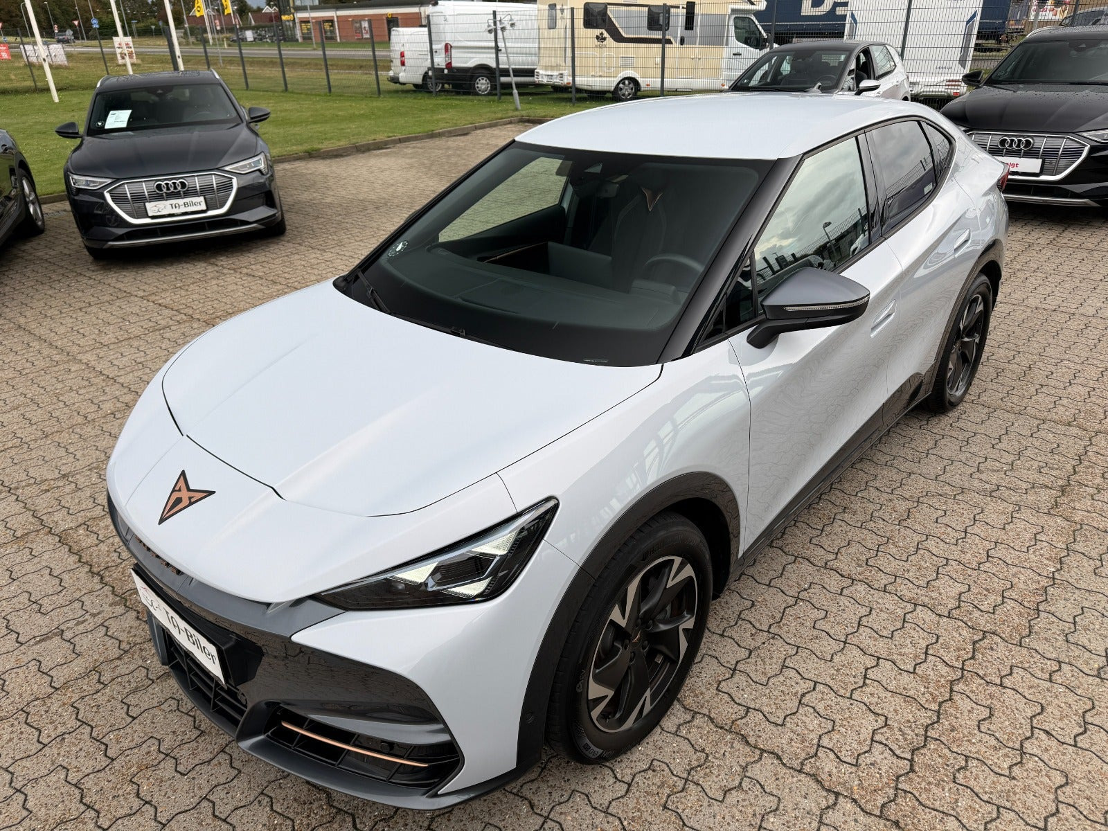 Sølv Cupra Tavascan fra 2025