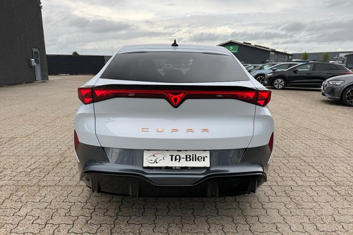 Sølv Cupra Tavascan fra 2025