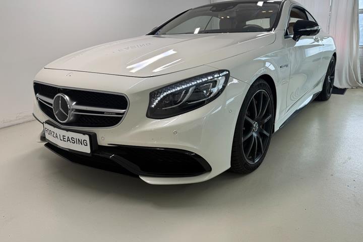 Beige Mercedes S63 fra 2015
