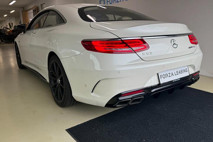 Beige Mercedes S63 fra 2015