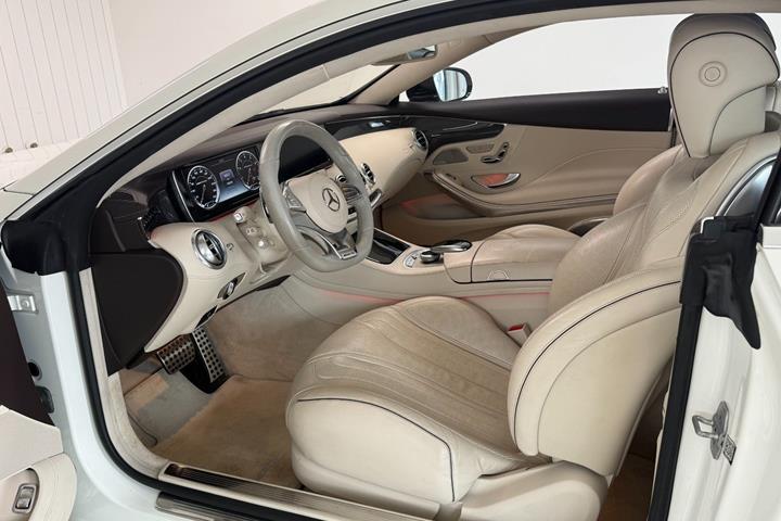 Beige Mercedes S63 fra 2015