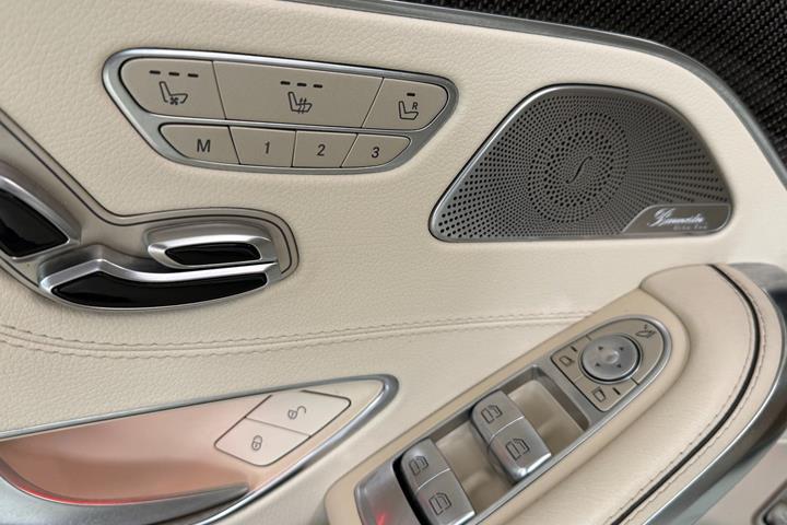 Beige Mercedes S63 fra 2015