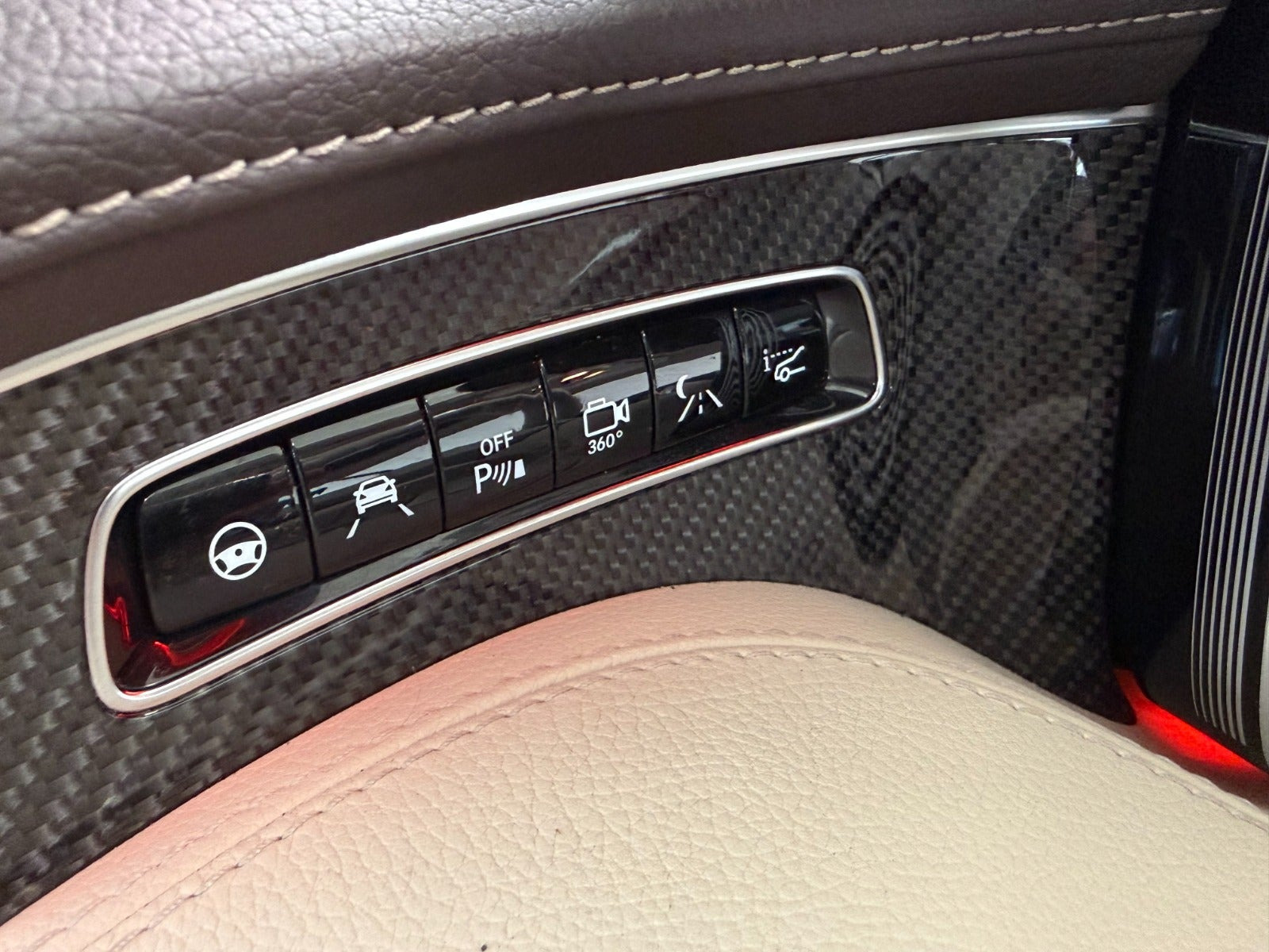 Beige Mercedes S63 fra 2015