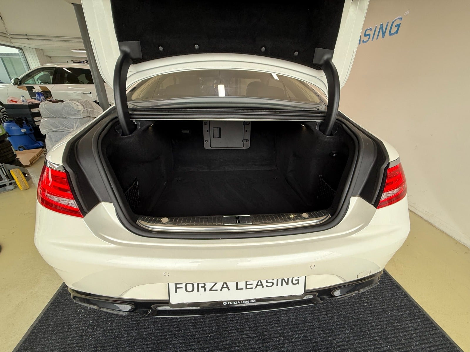 Beige Mercedes S63 fra 2015