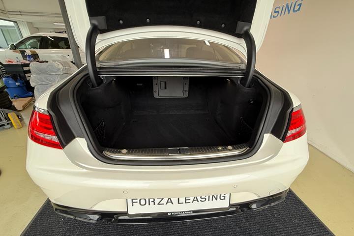 Beige Mercedes S63 fra 2015