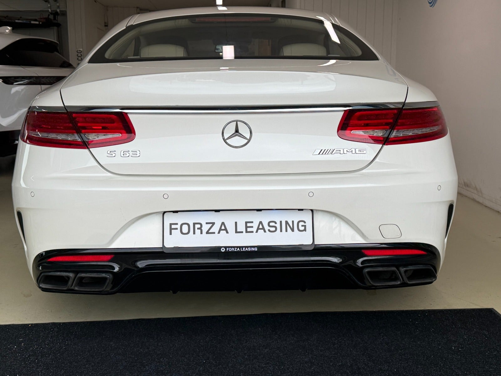 Beige Mercedes S63 fra 2015