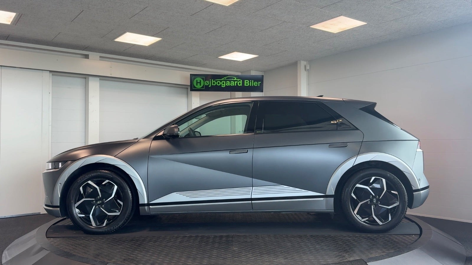 Grå Hyundai Ioniq 5 fra 2023