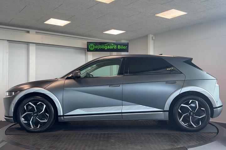 Grå Hyundai Ioniq 5 fra 2023