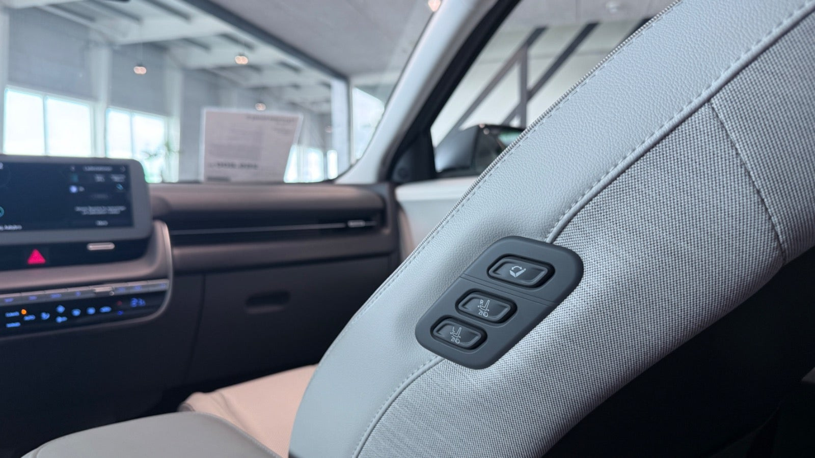 Grå Hyundai Ioniq 5 fra 2023