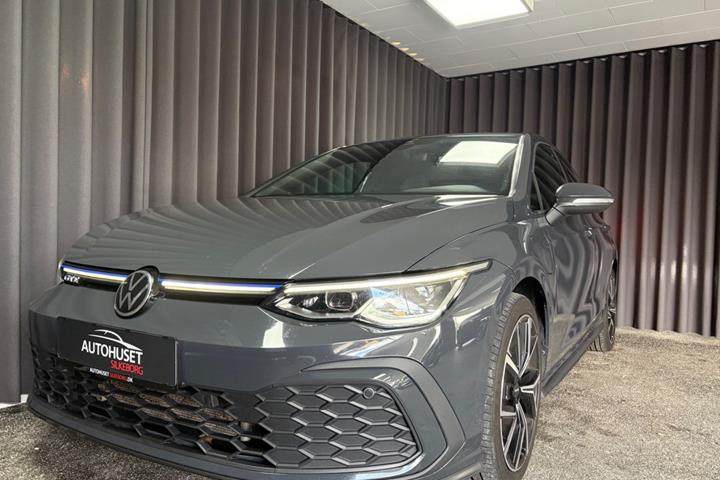 Rød VW Golf VIII fra 2021