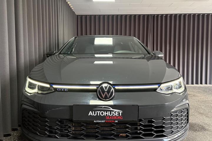 Rød VW Golf VIII fra 2021
