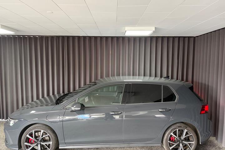 Rød VW Golf VIII fra 2021