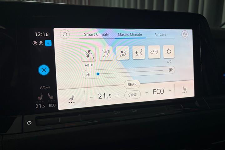 Rød VW Golf VIII fra 2021