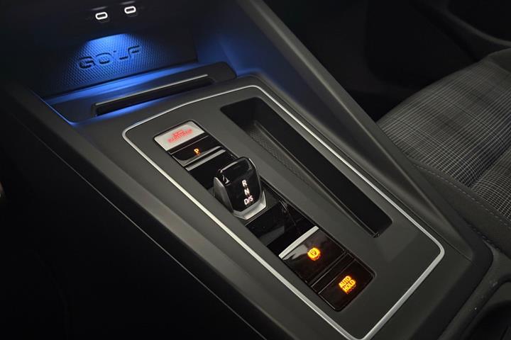 Rød VW Golf VIII fra 2021