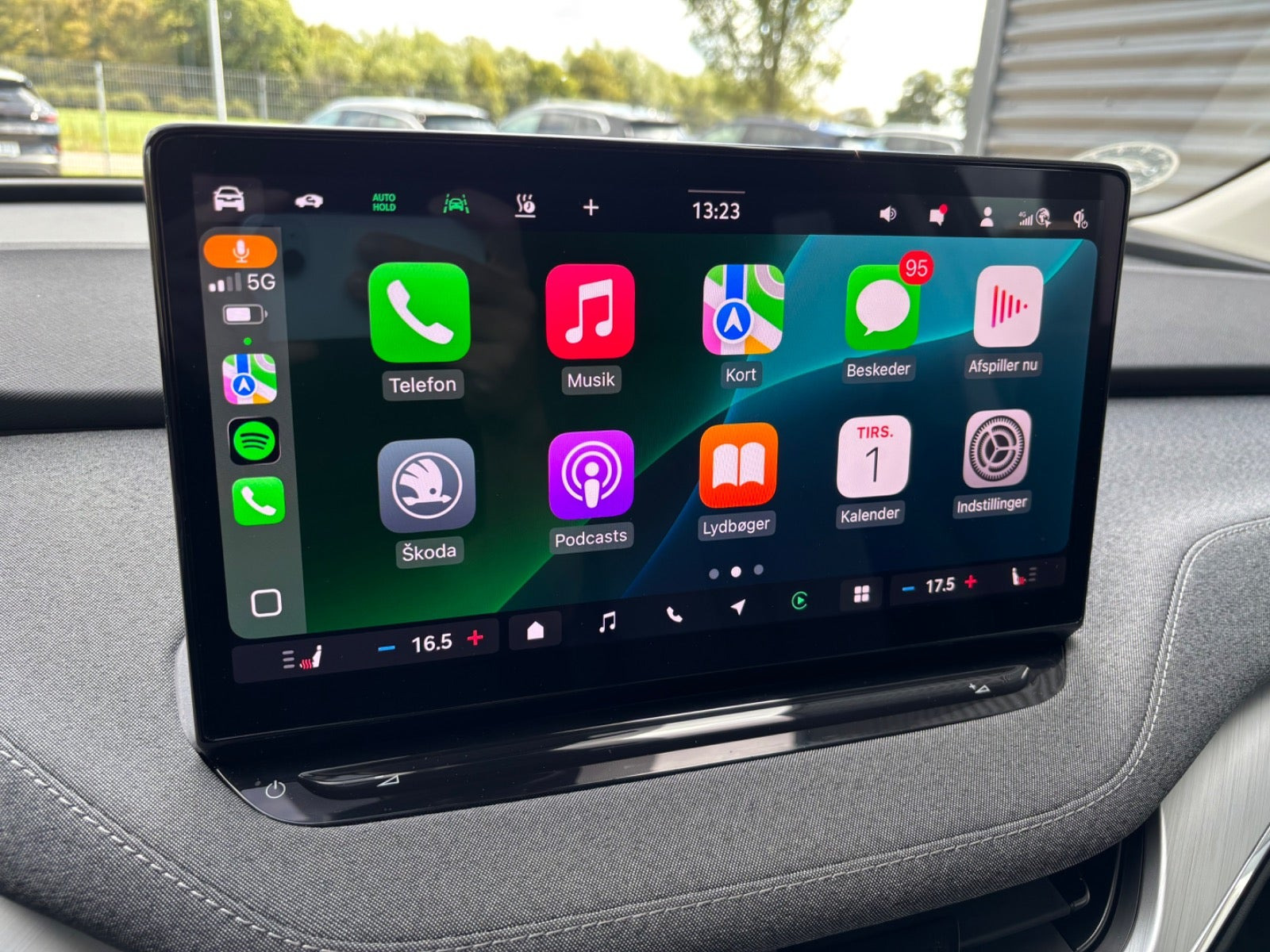 Sort Skoda Enyaq fra 2025