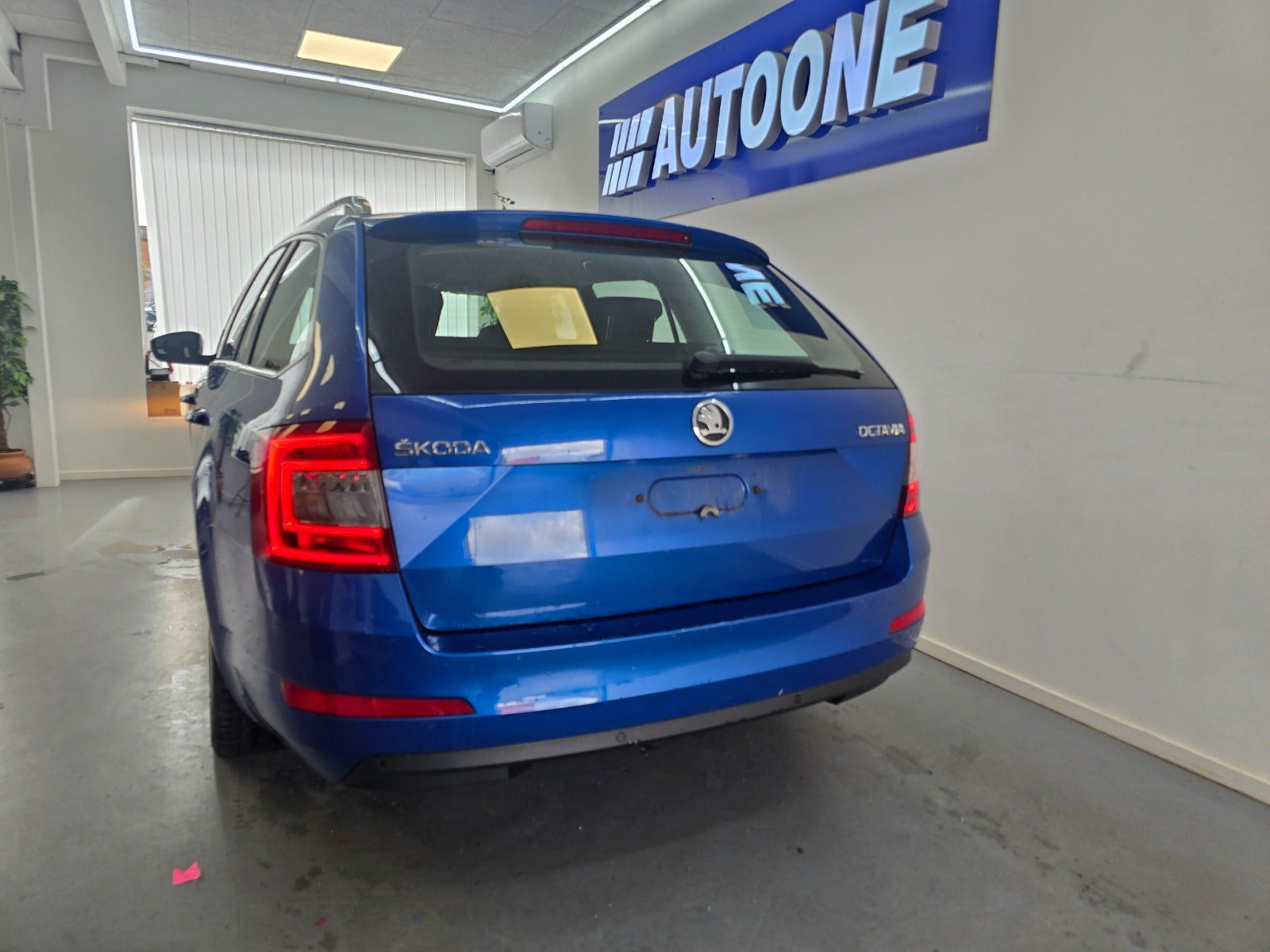 Blå Skoda Octavia fra 2014