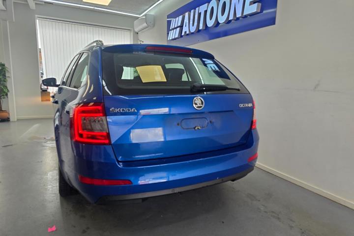 Blå Skoda Octavia fra 2014