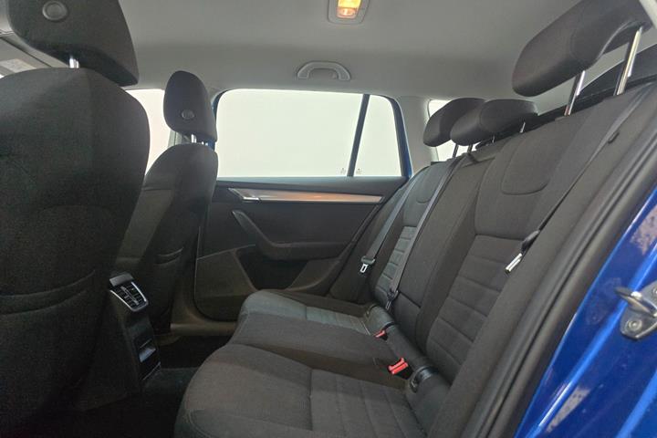 Blå Skoda Octavia fra 2014