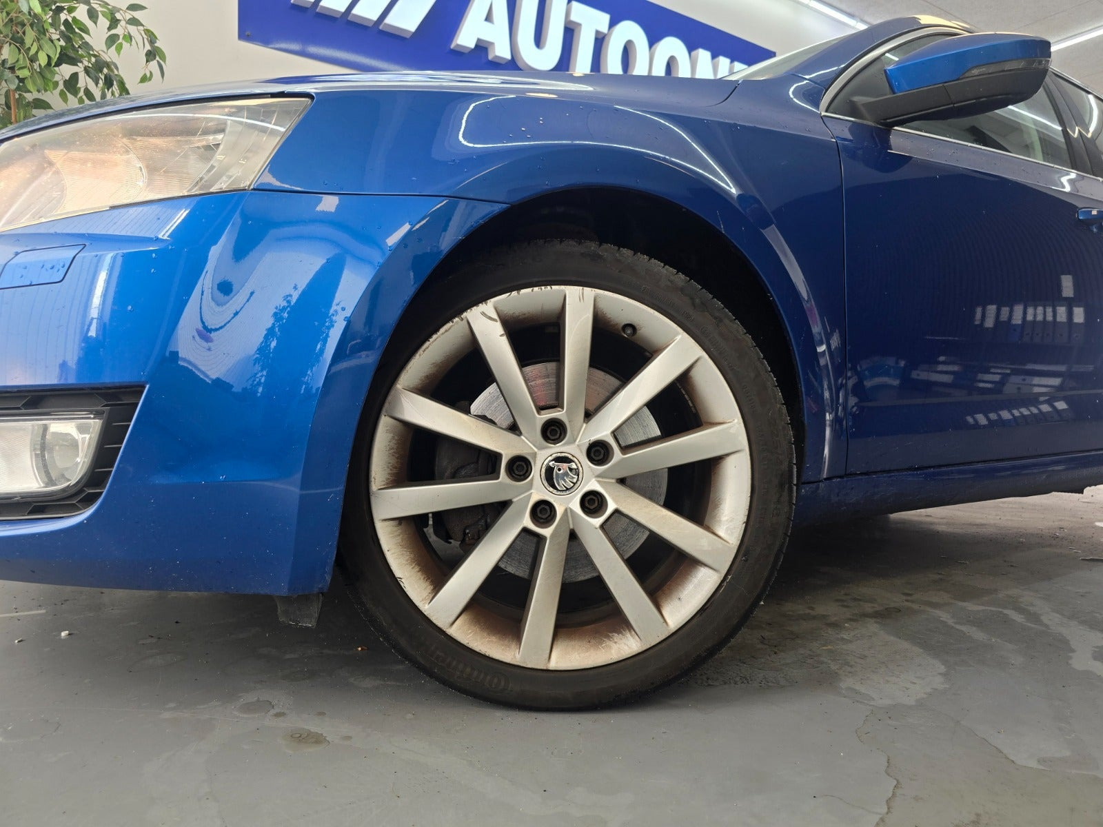 Blå Skoda Octavia fra 2014
